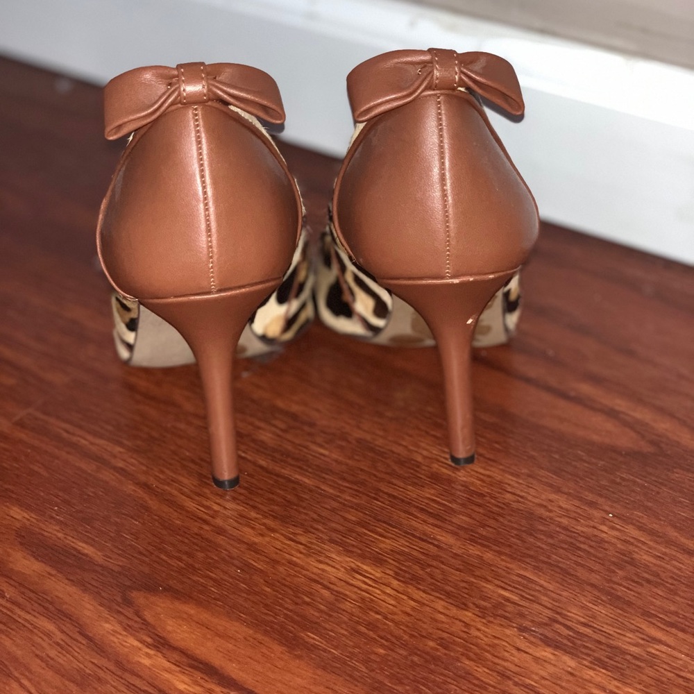 Cheetah patterned pumps - Picture 2 of 4